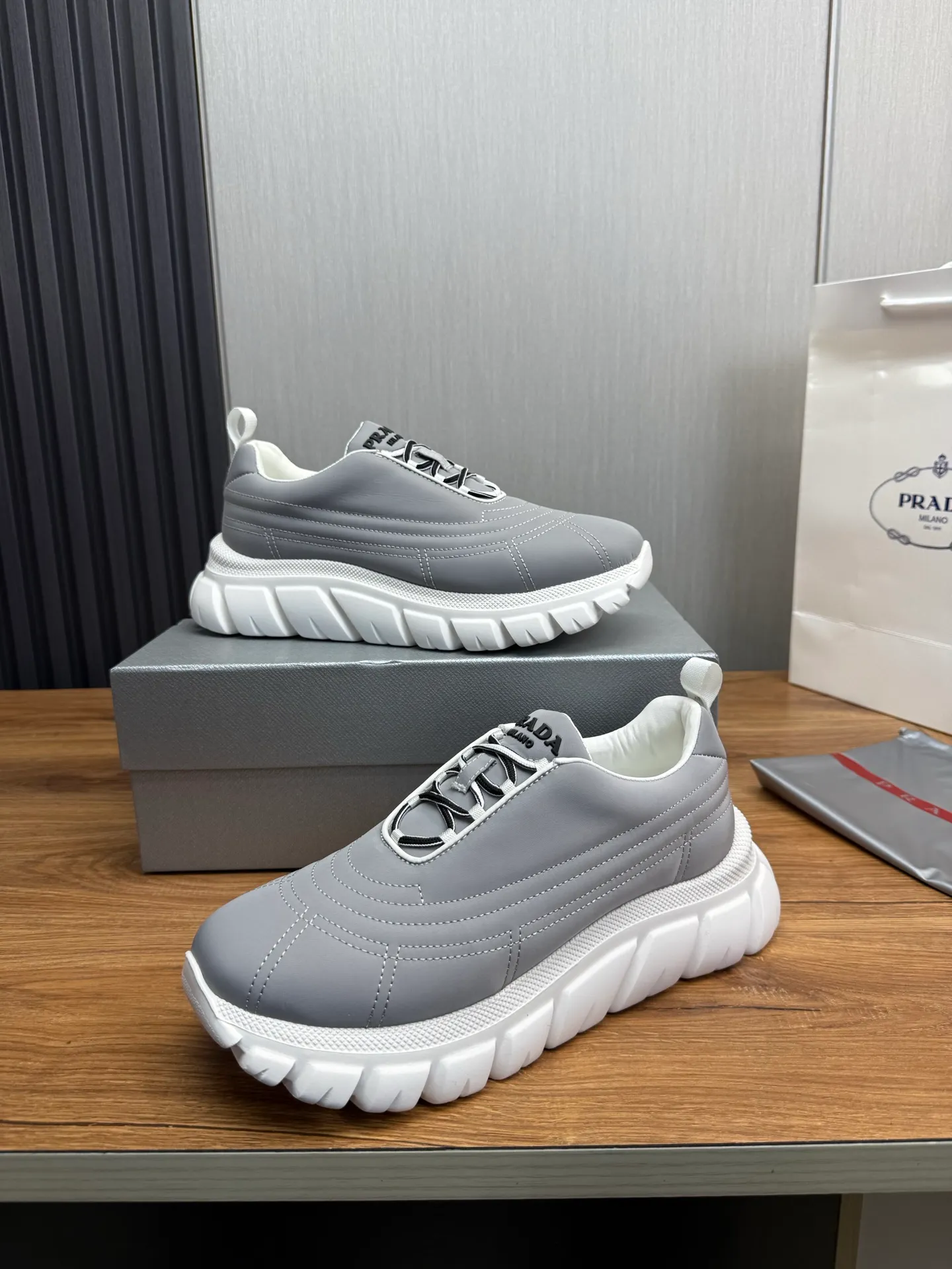Men's shoes 💰580💰 [PRADA] Men's shoes are popular in the counter, official website synchronization, 1 high-quality shipment ✔️Imported waterproof fabric + cowhide lining, 1🆚1 replica, original sole, 38-45 (45 customized, non-refundable)